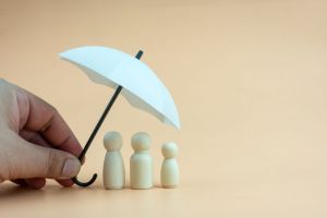 Comparateur d’assurance vie : comment choisir un contrat qui laisse sa place à l’immobilier ?