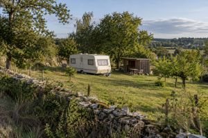 Terrain de loisir : 3 règles pour y installer caravane ou abri